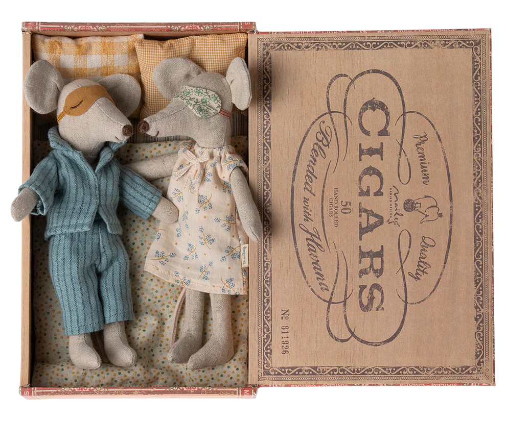 Mum and Dad in Cigar Box-Little Sprout