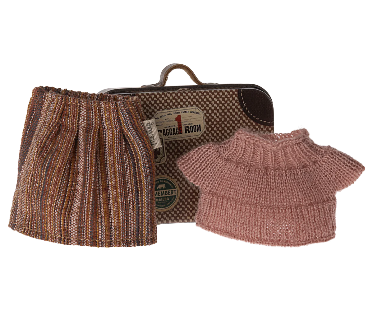Knitted Blouse and Skirt in Suitcase - Grandma Mouse-Little Sprout