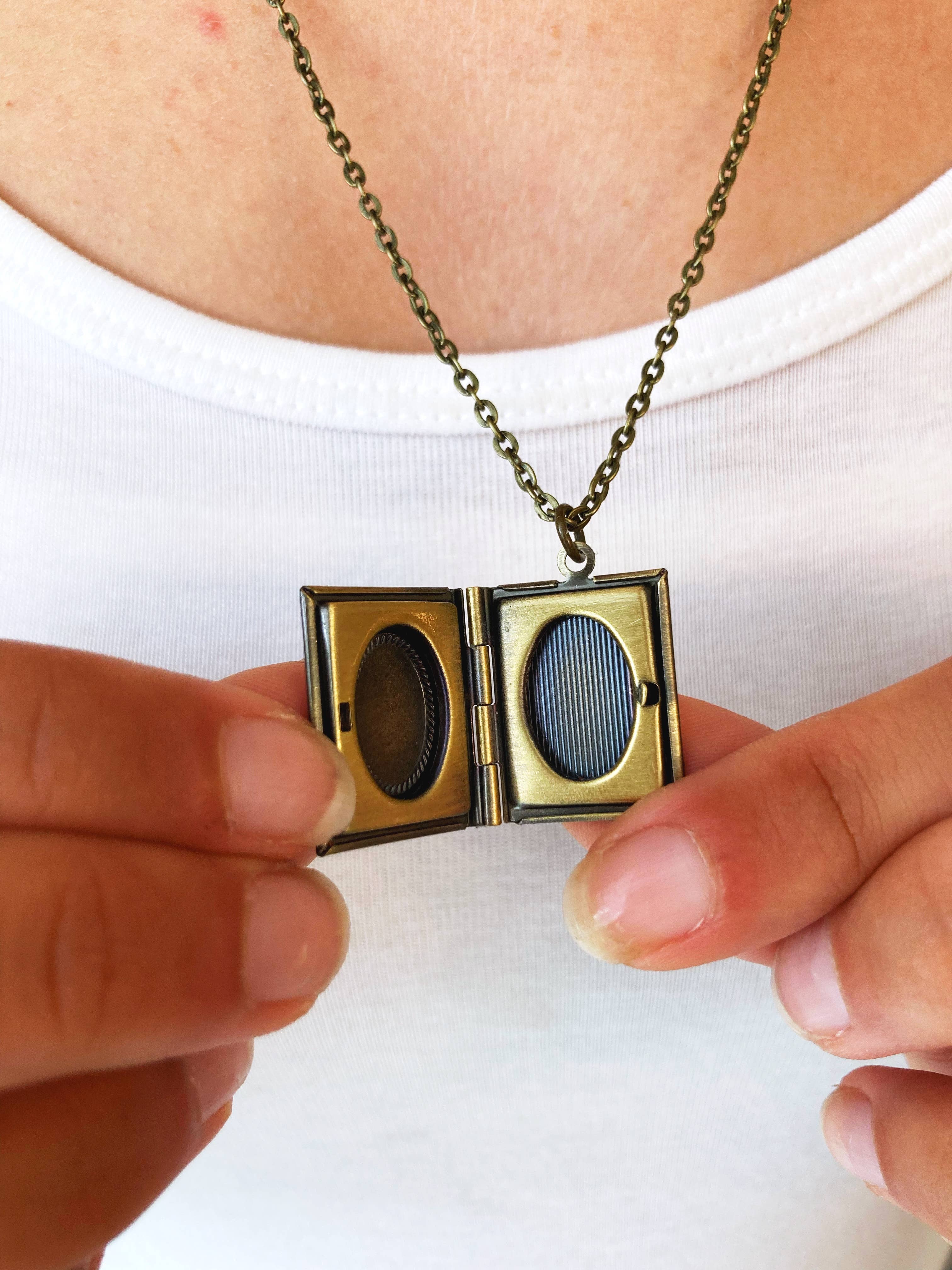 Book Locket Anne of Green Gables - Home: Bronze-Little Sprout