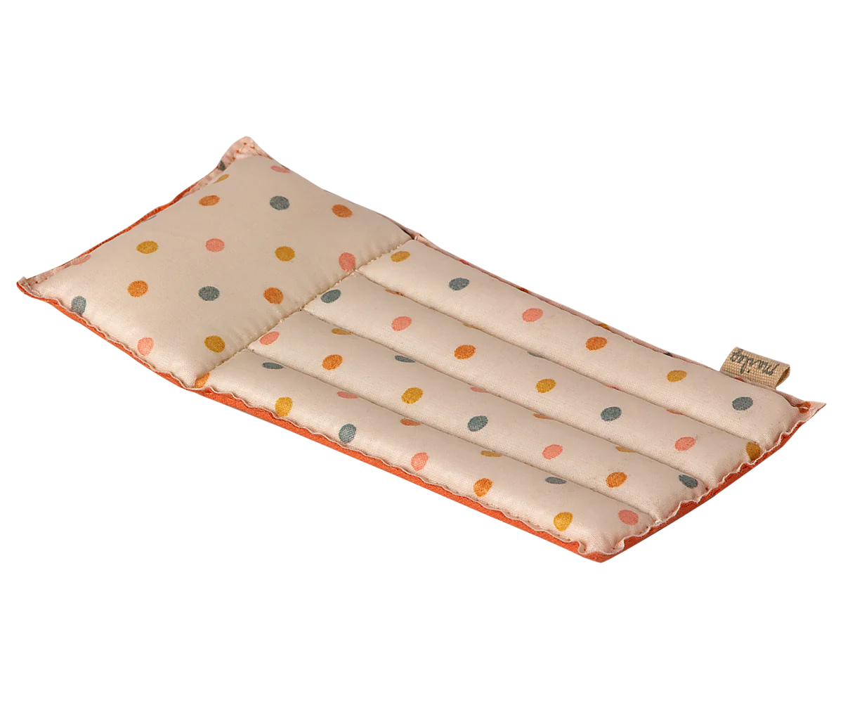 Air Mattress, Mouse