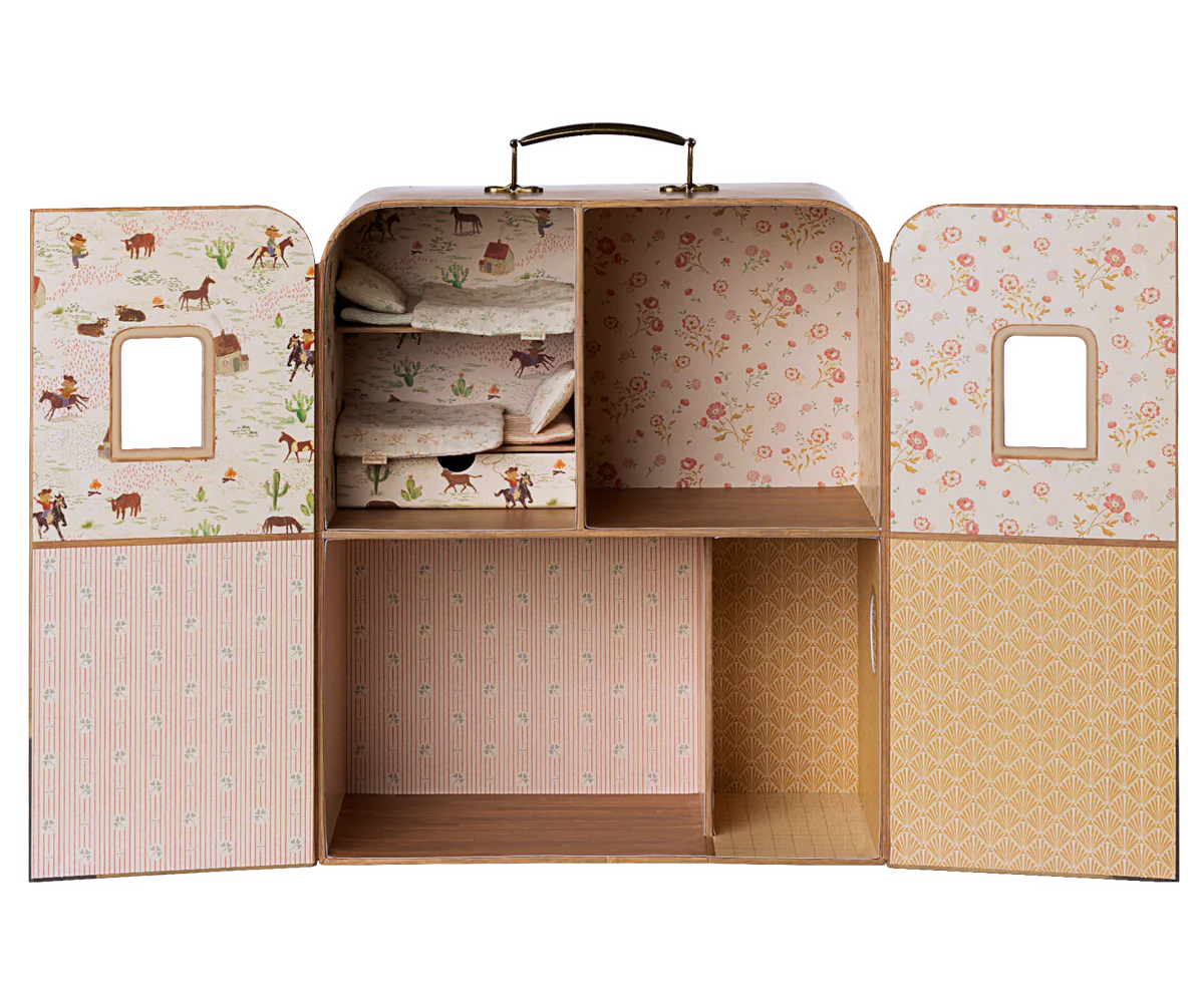 SuitCasa, Mouse House