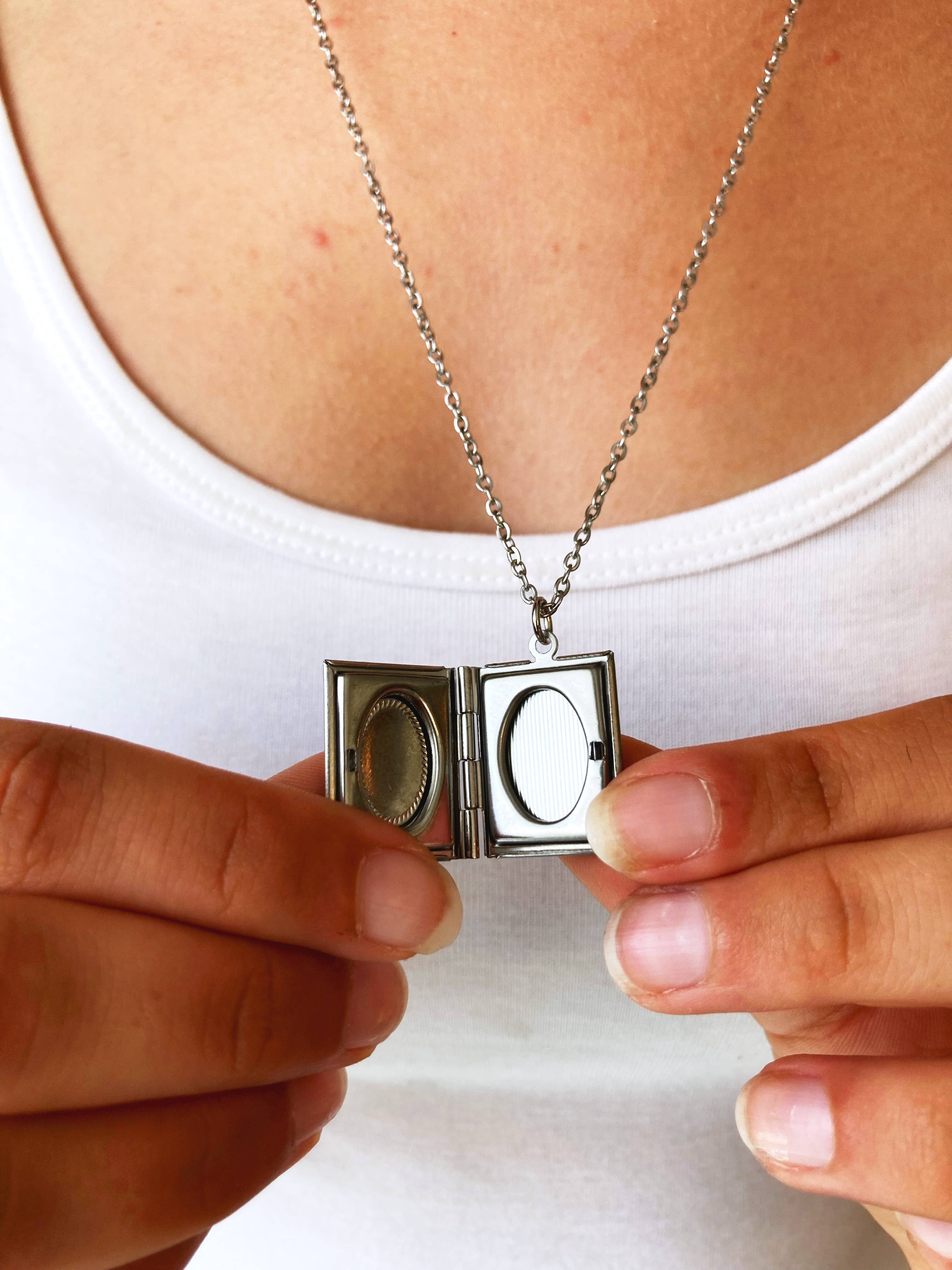 Book Locket Madeline: Stainless Steel