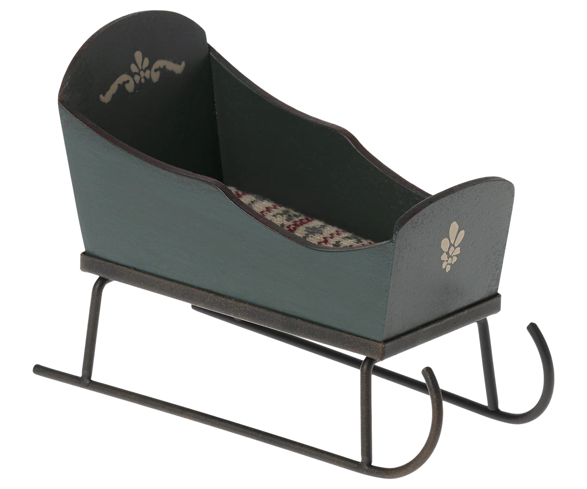 Maileg Sleigh Mouse Green Little. Sprout